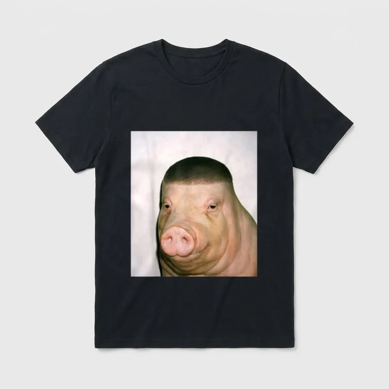 Buzz Cut Pig Fade T-Shirt – Schweinekopf mit scharf rasiertem Fade-Haarschnitt – Klassisches T-Shirt in Schwarz