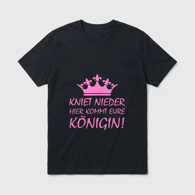 Kniet nieder hier kommt T-Shirt – Klassisches T-Shirt in Schwarz