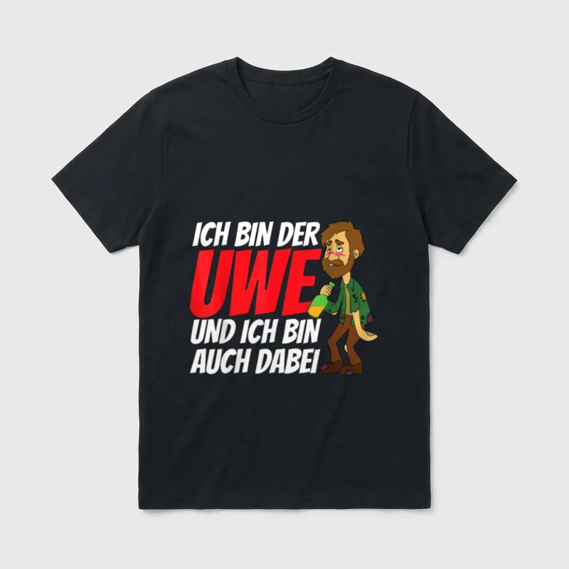 Ich bin der Uwe T-Shirt – Comicfigur mit Flasche, Spruch in Rot und Weiß – Klassisches T-Shirt in Schwarz