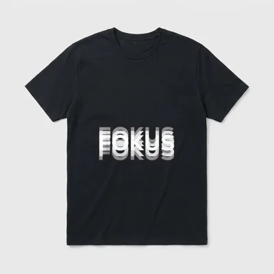 FOKUS Humor lustige Grafik T-Shirt – Schriftzug FOKUS dreifach überlagert in Weiß und Grau – Klassisches T-Shirt in Schwarz