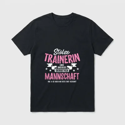 Stolze Trainerin einer Mannschaft T-Shirt – Klassisches T-Shirt in Schwarz