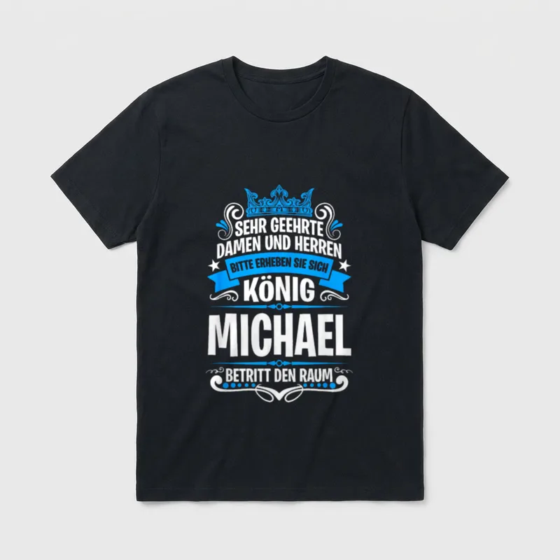 Michael Namensshirt mit lustigem T-Shirt – König Michael Spruch mit blauer Krone und Banner – Klassisches T-Shirt in Schwarz