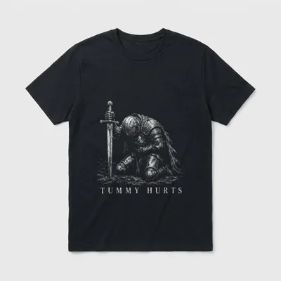 Tummy Hurts Lustiger mittelalterlicher T-Shirt – Klassisches T-Shirt in Schwarz