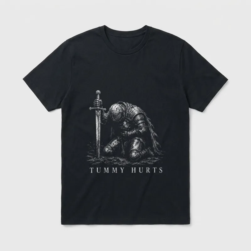 Tummy Hurts Lustiger mittelalterlicher T-Shirt – Klassisches T-Shirt in Schwarz