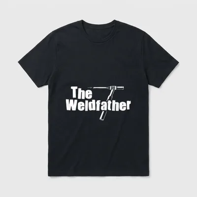 The Weldfather Funny Welder T-Shirt – Schriftzug „The Weldfather“ mit Schweißbrenner als „7“ – Klassisches T-Shirt in Schwarz