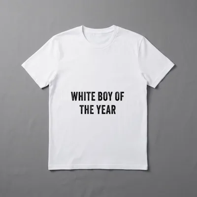White Boy of The T-Shirt – Schwarzer Schriftzug WHITE BOY OF THE YEAR auf grauem Grund – Klassisches T-Shirt in Schwarz