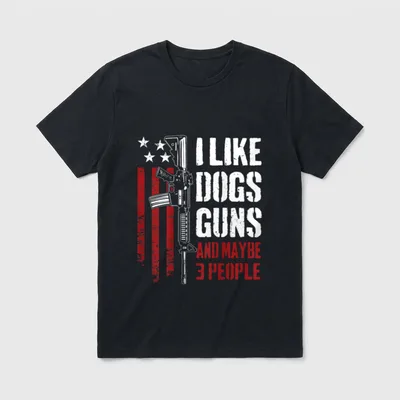 I Like Guns Dogs And T-Shirt – Klassisches T-Shirt in Schwarz