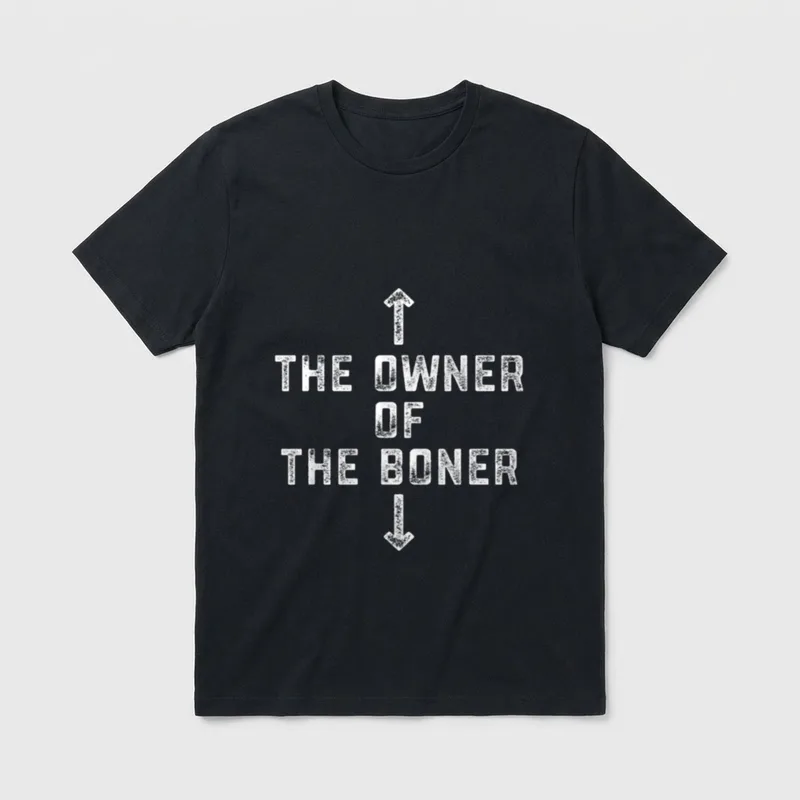 The Owner Of The T-Shirt – Schriftzug „THE OWNER OF THE BONER“ mit Pfeil nach oben und unten – Klassisches T-Shirt in Schwarz