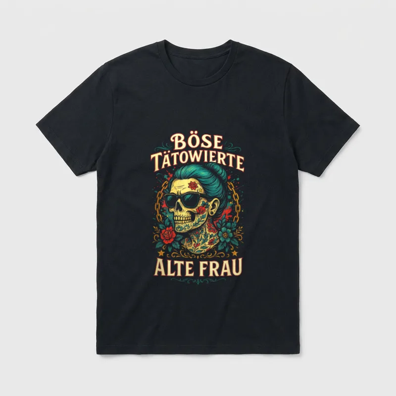 Böse Tätowierte Alte Frau T-Shirt – Totenkopf mit Sonnenbrille, Tattoos und Rosen im Rahmen – Klassisches T-Shirt in Schwarz