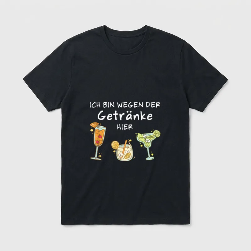 Bin wegen der Getränke T-Shirt – Ich bin wegen der Getränke hier, drei Cocktailgläser – Klassisches T-Shirt in Schwarz