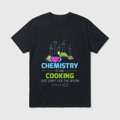 Funny Chemistry Is Like T-Shirt – Laborflaschen bunt, Spruch „Chemistry is like cooking“ – Klassisches T-Shirt in Schwarz