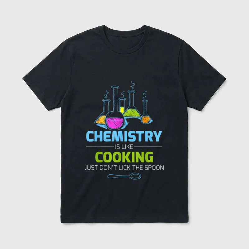 Funny Chemistry Is Like T-Shirt – Laborflaschen bunt, Spruch „Chemistry is like cooking“ – Klassisches T-Shirt in Schwarz