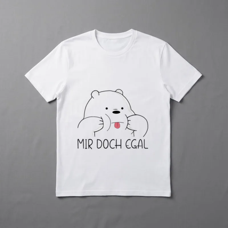 Mir doch egal Bär T-Shirt – Bär streckt Zunge raus, Schriftzug „Mir doch egal“ – Klassisches T-Shirt in Schwarz