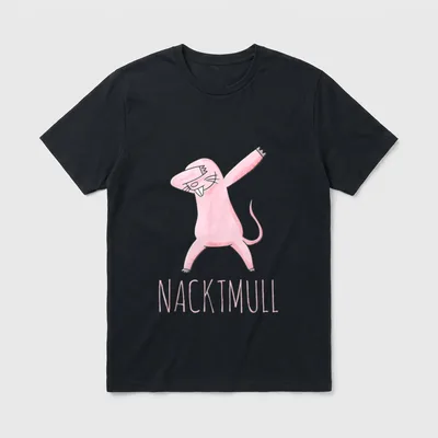 Nacktmull Funny Ratte Tier T-Shirt – Dabbender rosa Nacktmull mit Schriftzug „Nacktmull“ – Klassisches T-Shirt in Schwarz