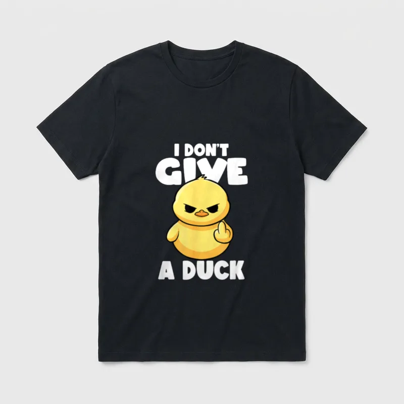 I Don't Give A T-Shirt – Grimmige Ente zeigt Stinkefinger, Schriftzug „I Don't Give A Duck“ – Klassisches T-Shirt in Schwarz