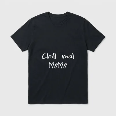 Chill mal Mama T-Shirt – Schriftzug „Chill mal MAMA“ in weißer Handschrift auf Grau – Klassisches T-Shirt in Schwarz