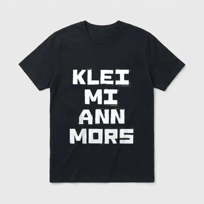 Klei mi ann Mors T-Shirt – Weiße Pinselschrift „Klei mi ann Mors“ auf grauem Grund – Klassisches T-Shirt in Schwarz