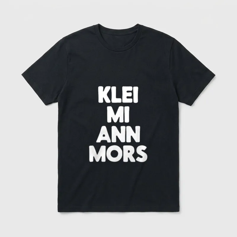 Klei mi ann Mors lustiges T-Shirt – Schriftzug „Klei mi ann Mors“ in weißer Blockschrift – Klassisches T-Shirt in Schwarz