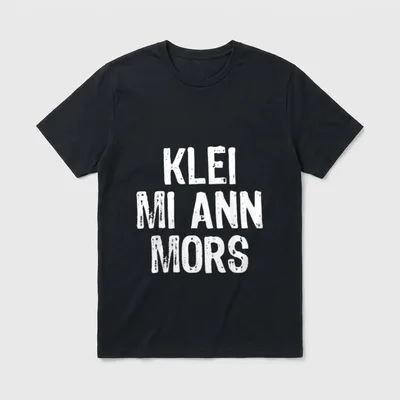 Klei Mi Ann Mors Norden T-Shirt – Schriftzug „Klei mi ann Mors“ in weißen Lettern – Klassisches T-Shirt in Schwarz