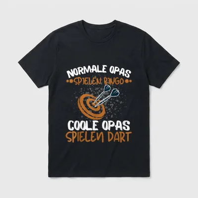 COOLE OPAS SPIELEN DART! T-Shirt – Dartscheibe mit Pfeilen, Spruch: Coole Opas spielen Dart – Klassisches T-Shirt in Schwarz