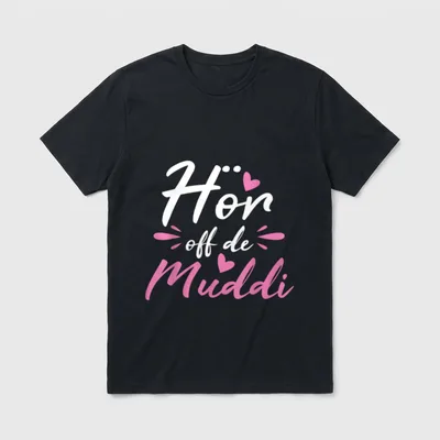 Hör Uff De Muddi Sachsen T-Shirt – Schriftzug „Hör off de Muddi“ mit Herzen in Rosa und Weiß – Klassisches T-Shirt in Schwarz