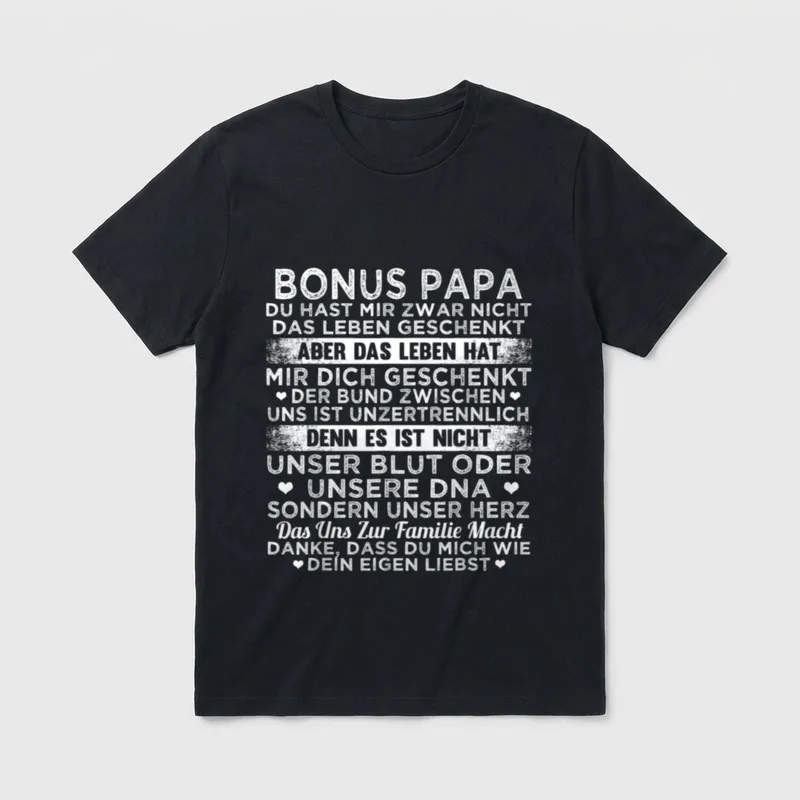 Bonus Papa T-Shirt – Schriftzug „Bonus Papa – das Herz macht Familie“ – Klassisches T-Shirt in Schwarz