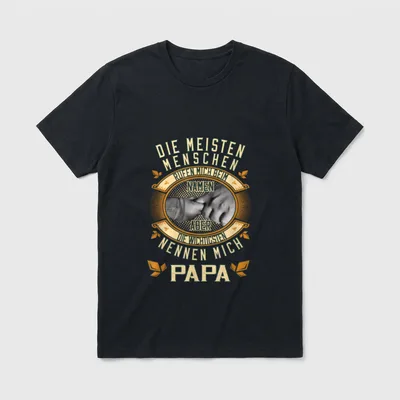 Die Meisten Menschen Nennen T-Shirt – Spruch „...nennen mich Papa“ mit Faustgruß-Foto – Klassisches T-Shirt in Schwarz