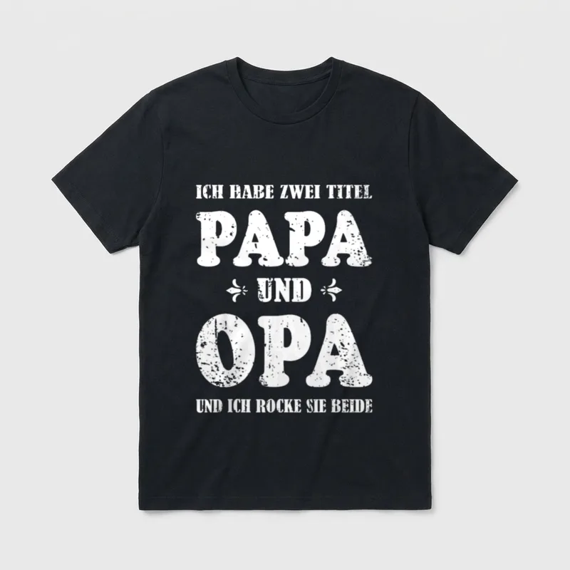 Papa und Opa Spruch T-Shirt – Schriftzug: Papa und Opa, ich rocke beide Titel – Klassisches T-Shirt in Schwarz