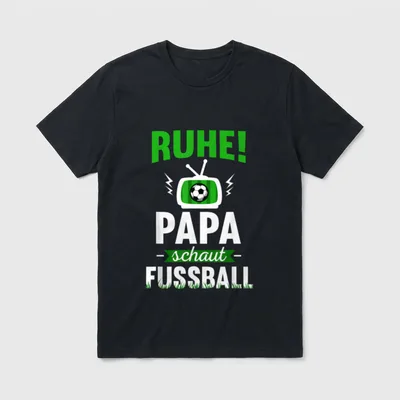 Fußball Papa T-Shirt – Retro TV mit Fussball und grünes Gras unter dem Text – Klassisches T-Shirt in Schwarz