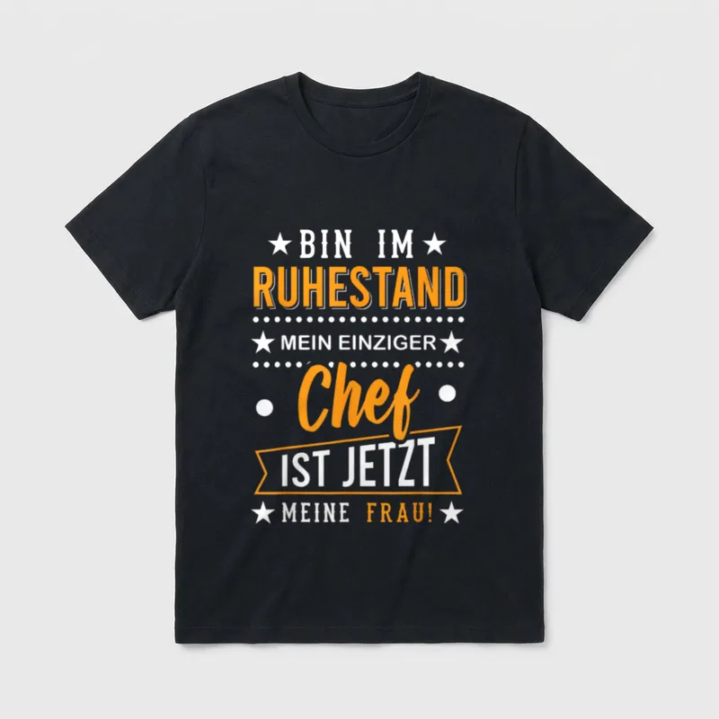 Rente T-Shirt lustig – Bin im Ruhestand. Mein einziger Chef ist jetzt meine Frau! – Klassisches T-Shirt in Schwarz