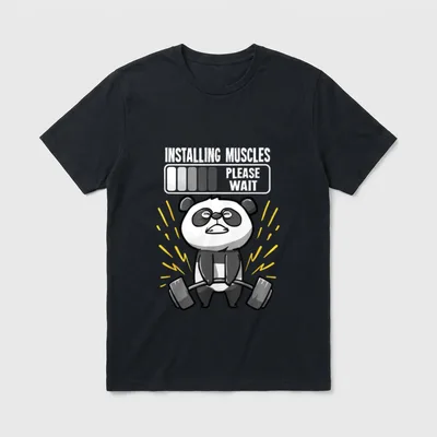 Lustiges Panda Installing Muscles T-Shirt – Klassisches T-Shirt in Schwarz