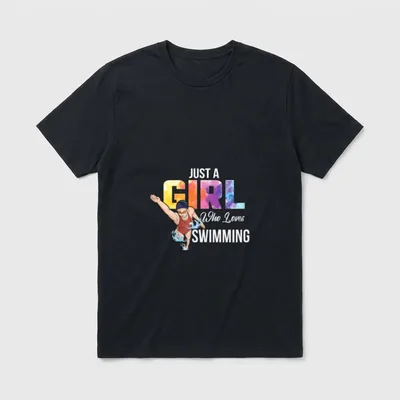 Just a Girl Who T-Shirt – Schwimmerin im Sprung, Schriftzug „Just a Girl Who Loves Swimming“ – Klassisches T-Shirt in Schwarz