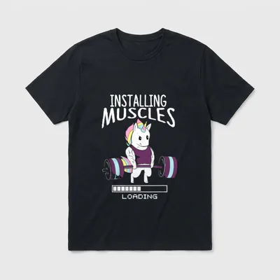 Funny Unicorn Installing Muscles T-Shirt – Klassisches T-Shirt in Schwarz