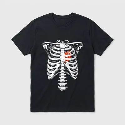 Lustiger American Football Sports T-Shirt – Brustkorb mit Football anstelle des Herzens – Klassisches T-Shirt in Schwarz