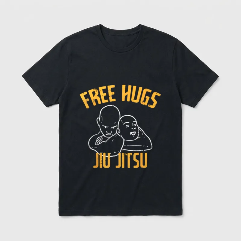 Free Hug Jiu Jitsu T-Shirt – FREE HUGS JIU JITSU, zwei Figuren im Würgegriff – Klassisches T-Shirt in Schwarz