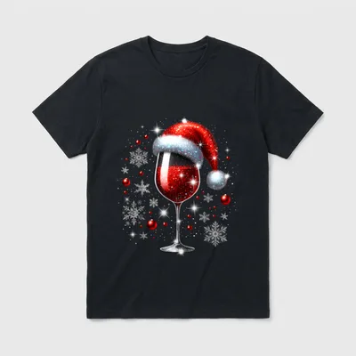 Weihnachten mit Rotwein T-Shirt – Weinglas mit Nikolausmütze, roten Kugeln, Schneeflocken – Klassisches T-Shirt in Schwarz
