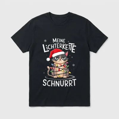 Fun Shirt Weihnachten – Grimmige Katze mit Nikolausmütze und Lichterkette, Spruch schnurrt – Klassisches T-Shirt in Schwarz