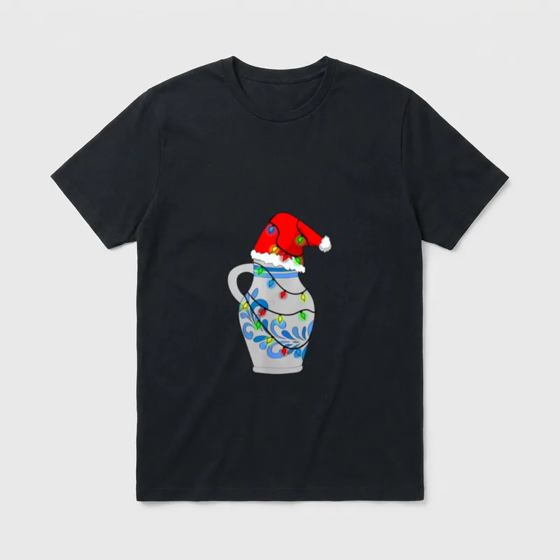 Santa Bembel hessisch Weihnachten T-Shirt – Bembel mit Nikolausmütze und bunter Lichterkette – Klassisches T-Shirt in Schwarz