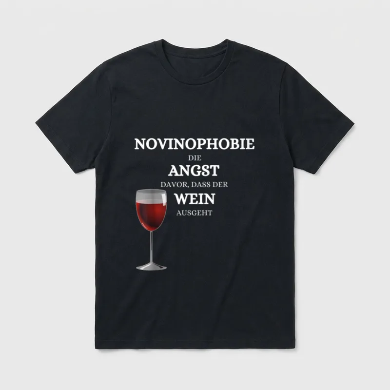 Novinophobie die Angst davor T-Shirt – Weinglas mit Spruch über die Angst vor leerem Wein – Klassisches T-Shirt in Schwarz