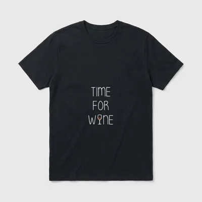Time for Wine Wein T-Shirt – Schriftzug „Time for Wine“ mit Rotweinglas als i-Punkt – Klassisches T-Shirt in Schwarz